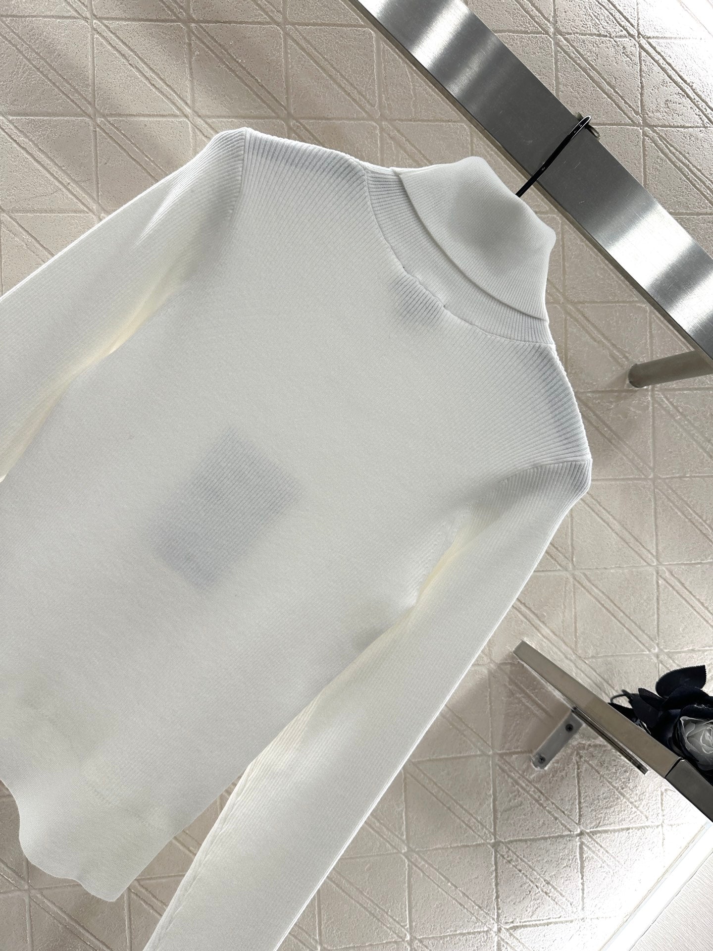 C 25 Bow tie high neck long sleeved sweater(WHITE/BLACK)