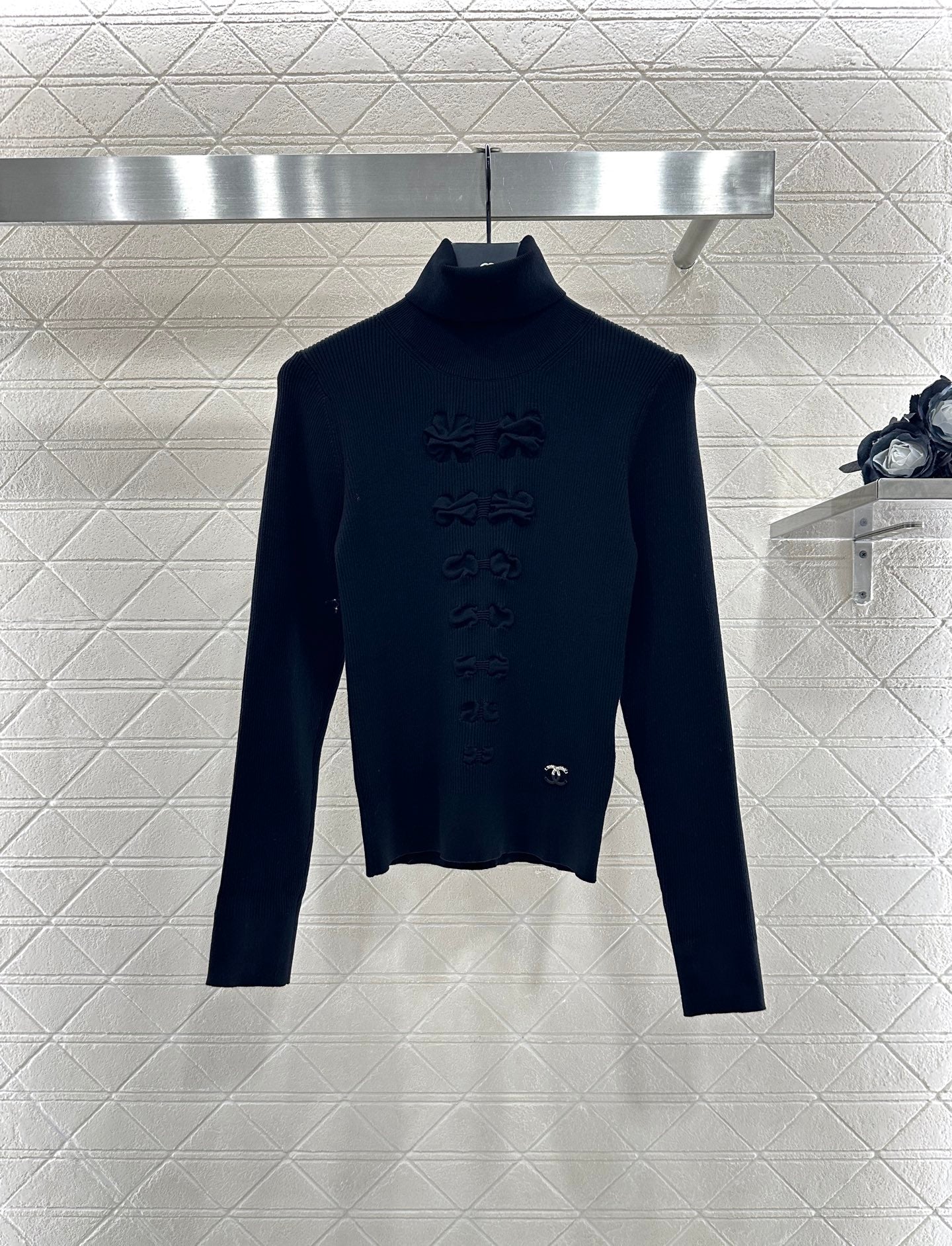 C 25 Bow tie high neck long sleeved sweater(WHITE/BLACK)