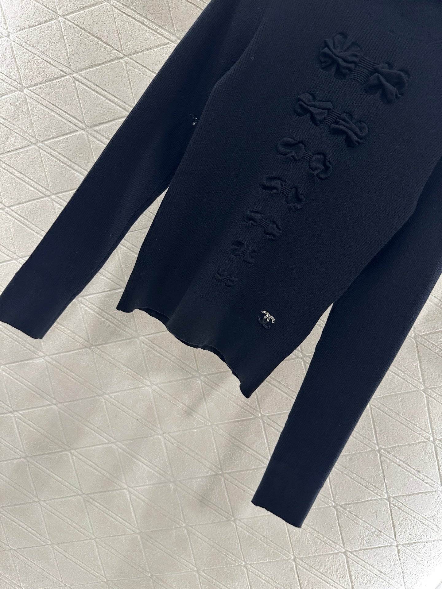 C 25 Bow tie high neck long sleeved sweater(WHITE/BLACK)