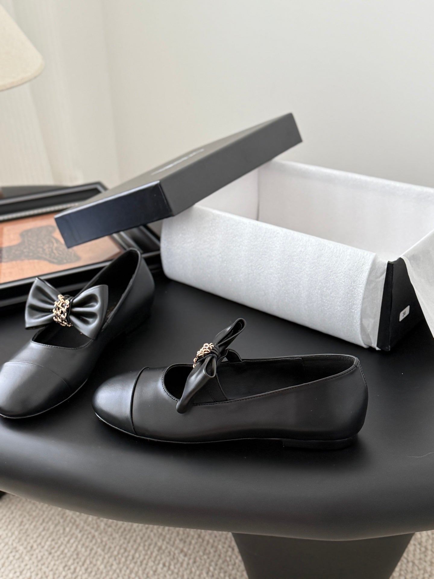 C 25P New Bow-Decorated Flat Loafers