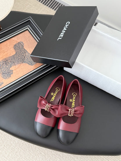 C 25P New Bow-Decorated Flat Loafers