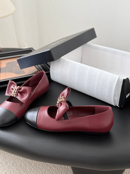 C 25P New Bow-Decorated Flat Loafers