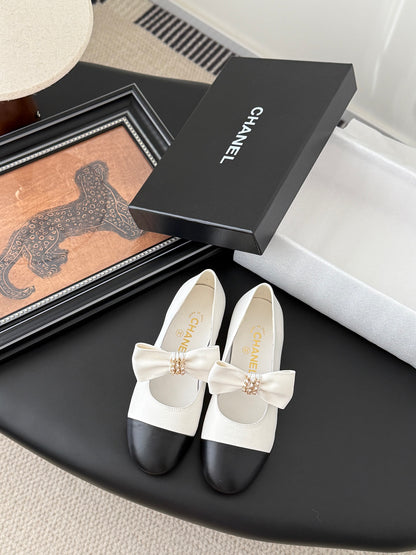 C 25P New Bow-Decorated Flat Loafers