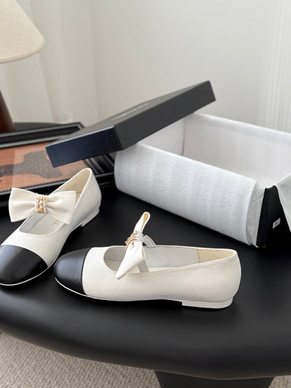 C 25P New Bow-Decorated Flat Loafers
