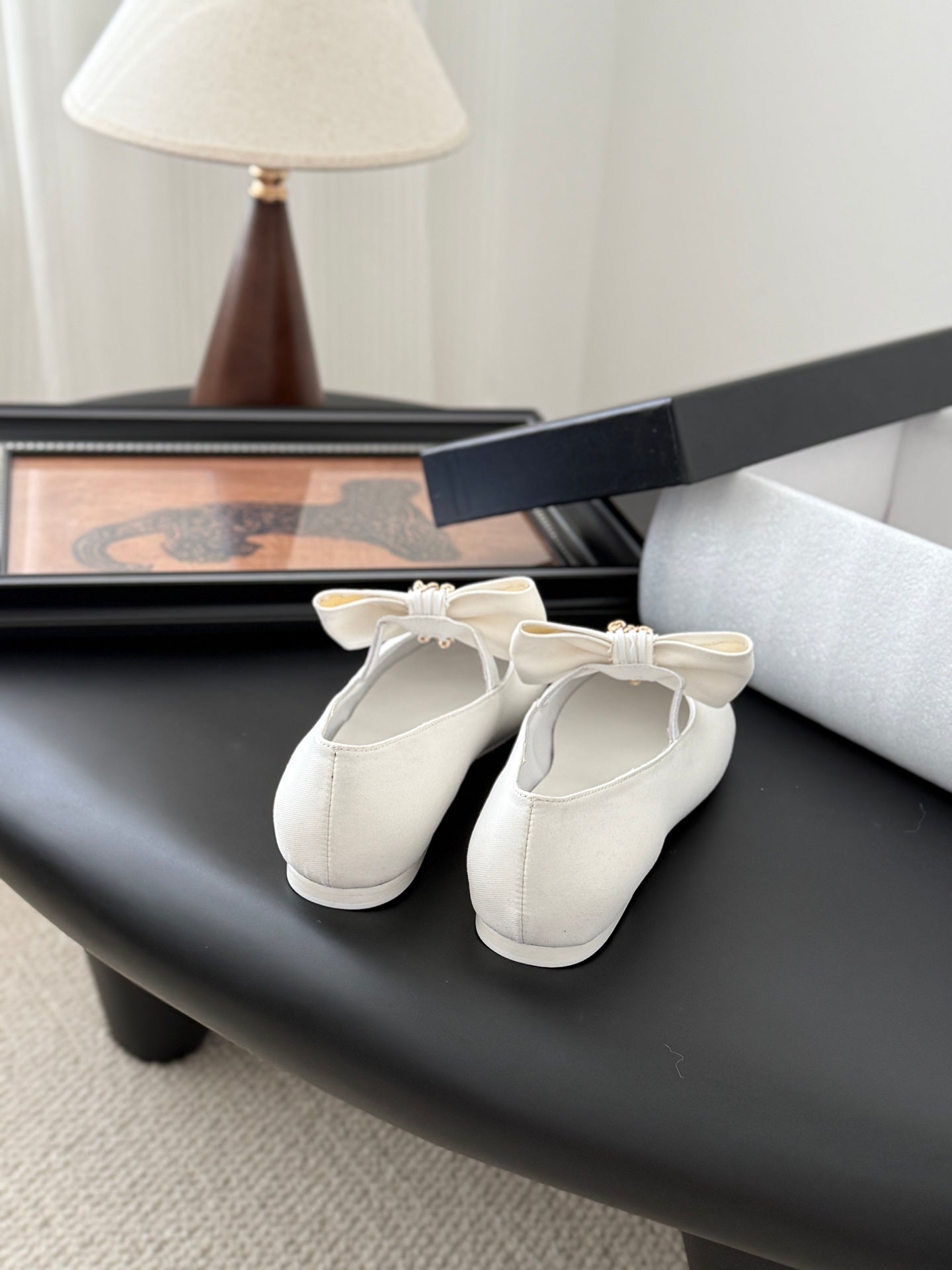 C 25P New Bow-Decorated Flat Loafers