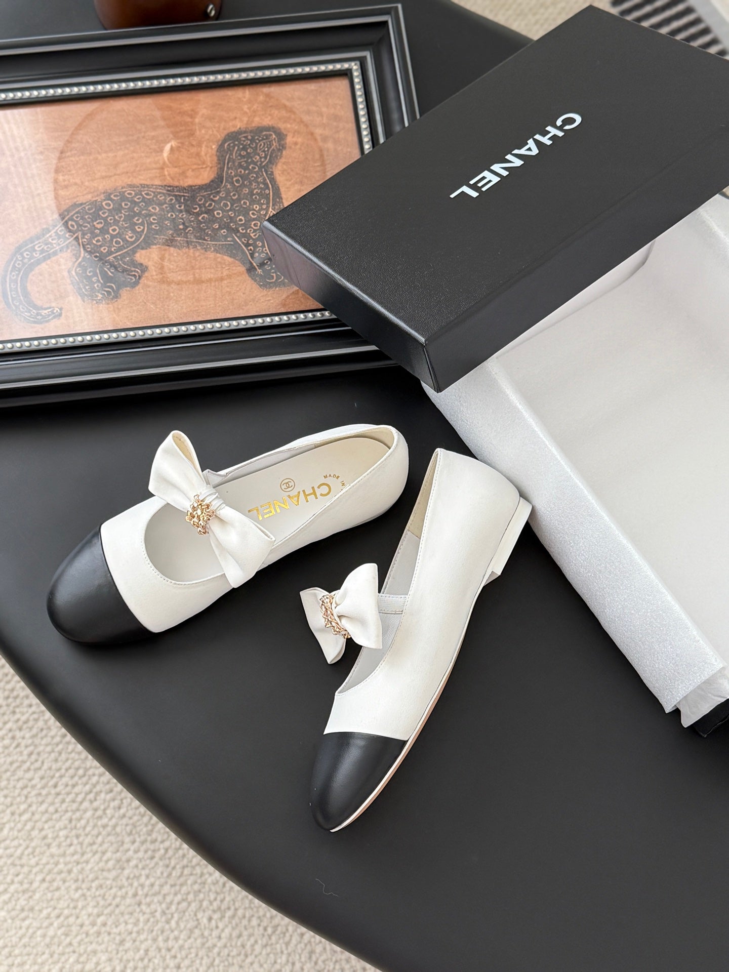C 25P New Bow-Decorated Flat Loafers