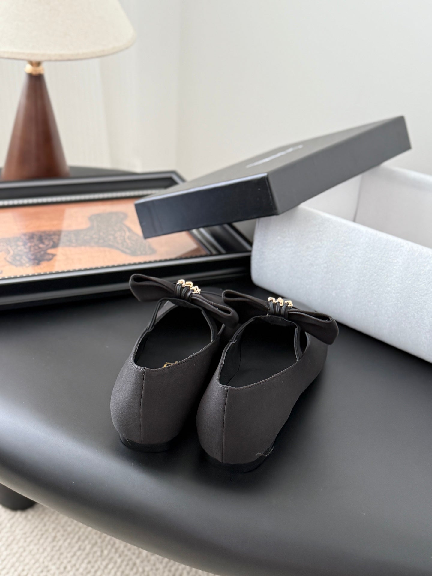 C 25P New Bow-Decorated Flat Loafers