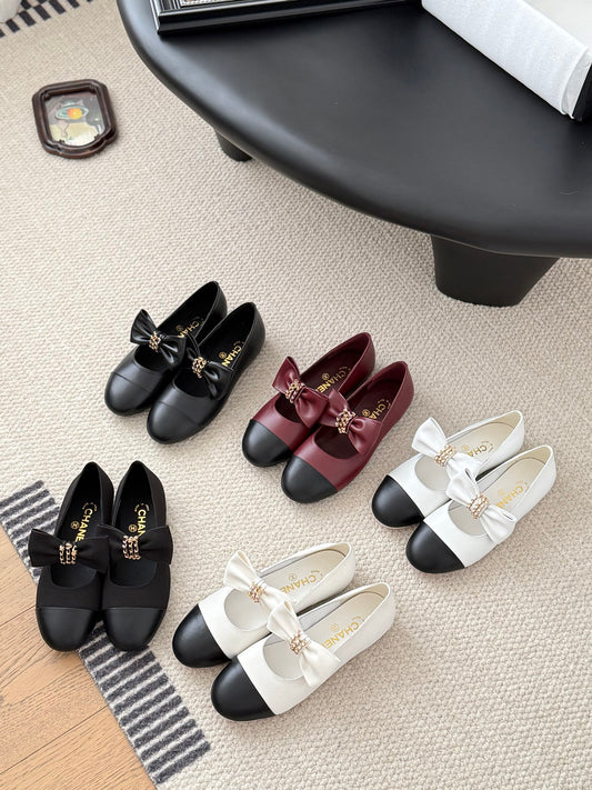 C 25P New Bow-Decorated Flat Loafers