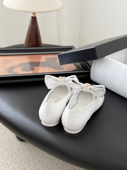 C 25P New Bow-Decorated Flat Loafers