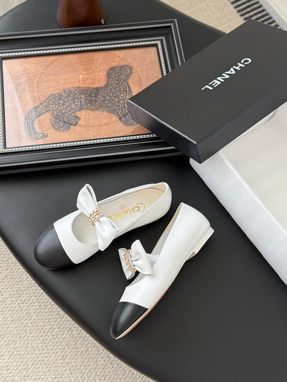 C 25P New Bow-Decorated Flat Loafers