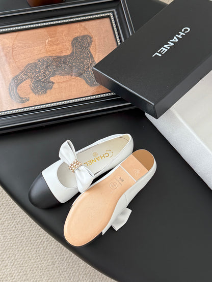C 25P New Bow-Decorated Flat Loafers