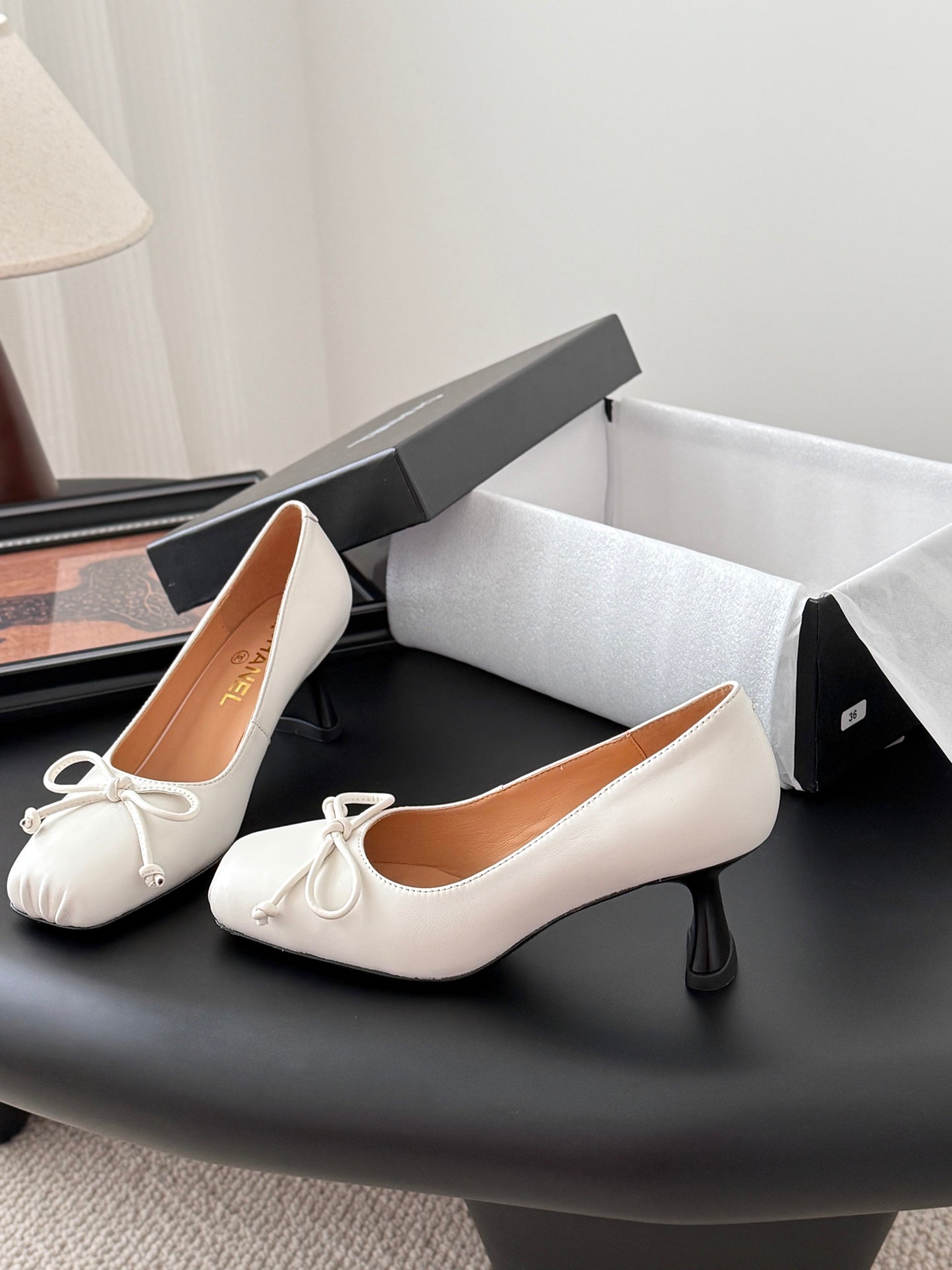 C 25B Mary Jane high heels
