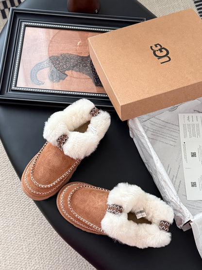 25 Plush snow boots