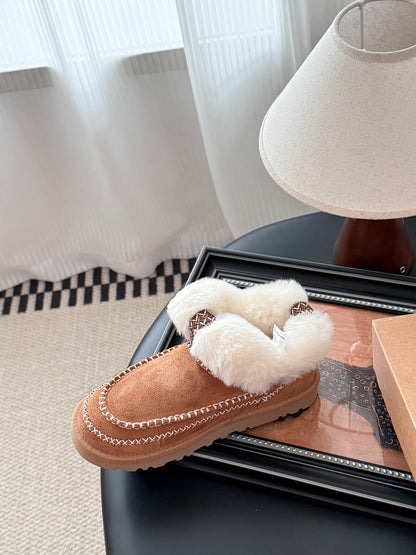 25 Plush snow boots