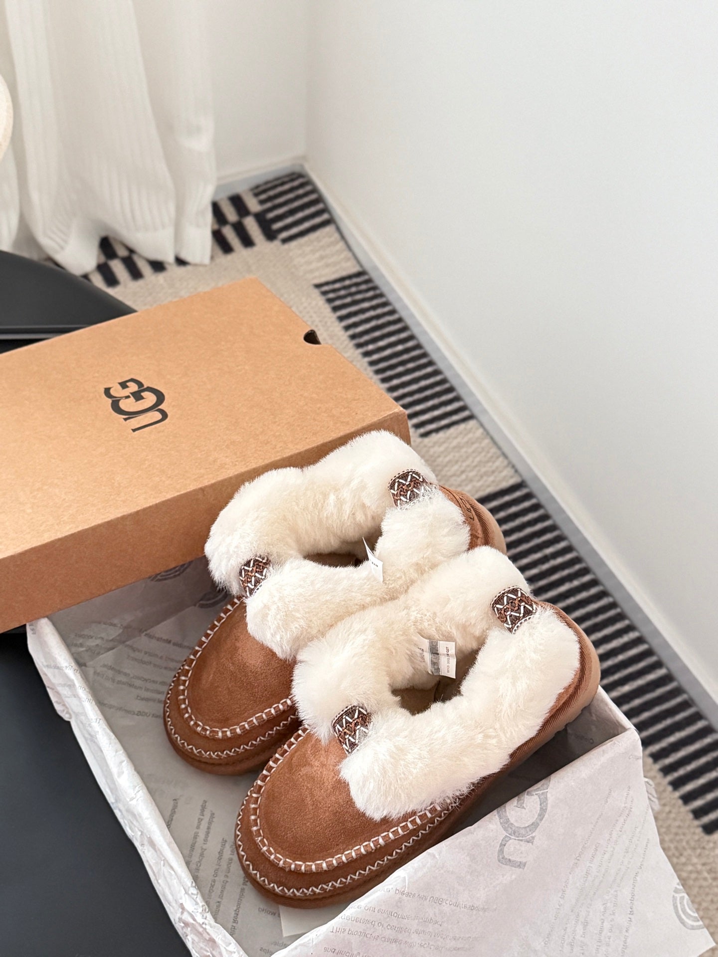 25 Plush snow boots