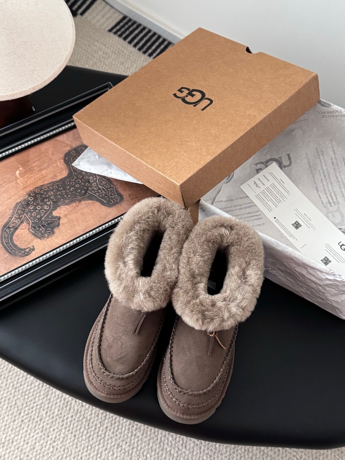 25 Plush snow boots