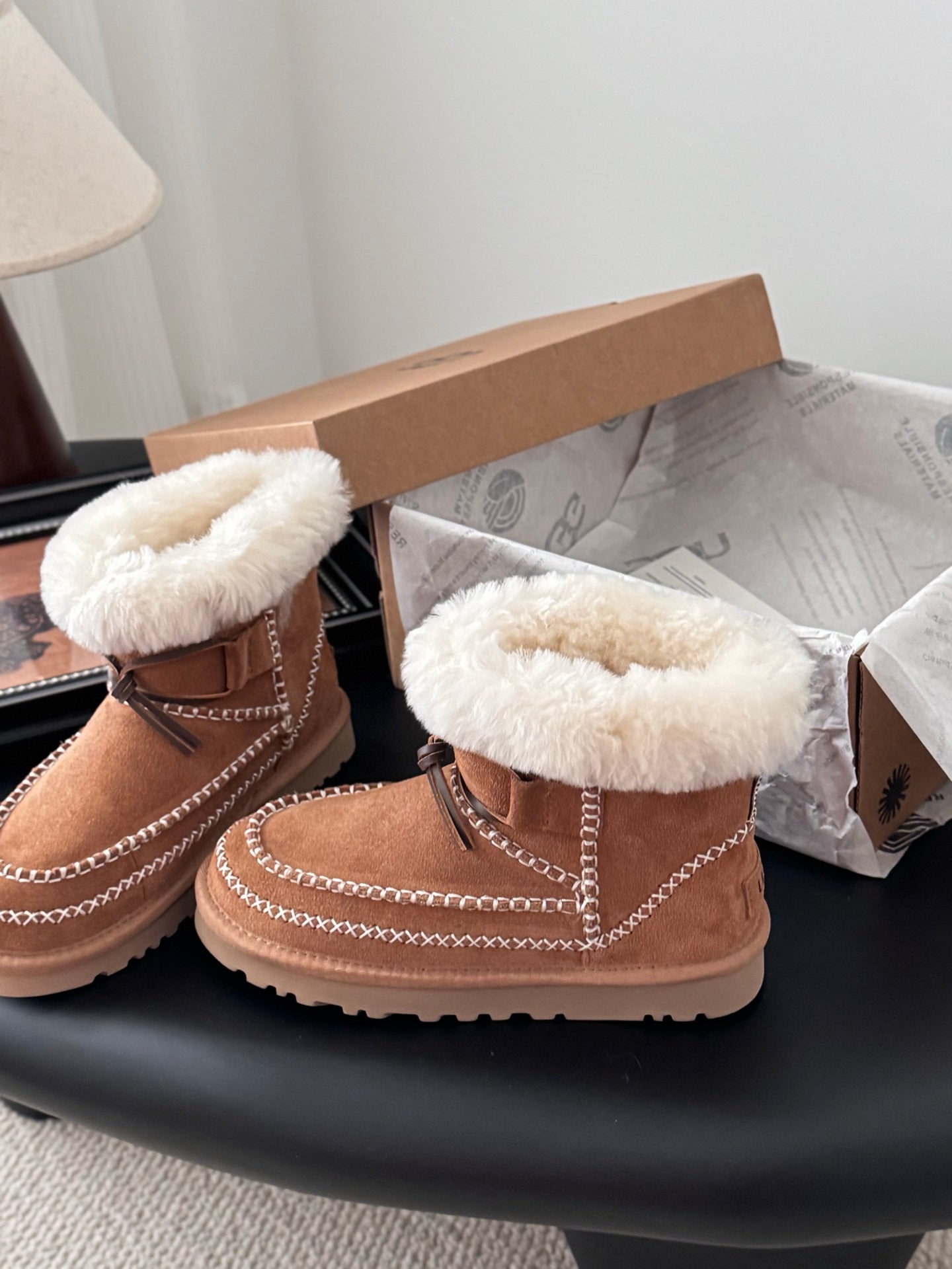 25 Plush snow boots