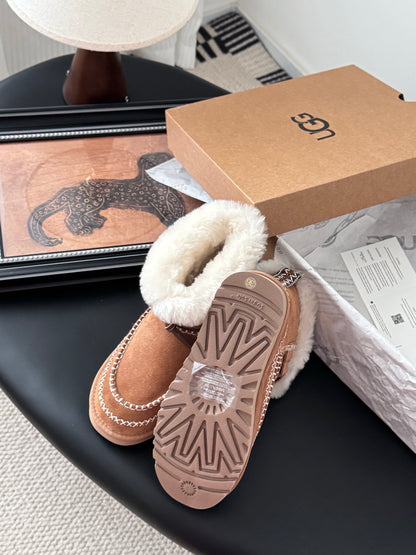 25 Plush snow boots