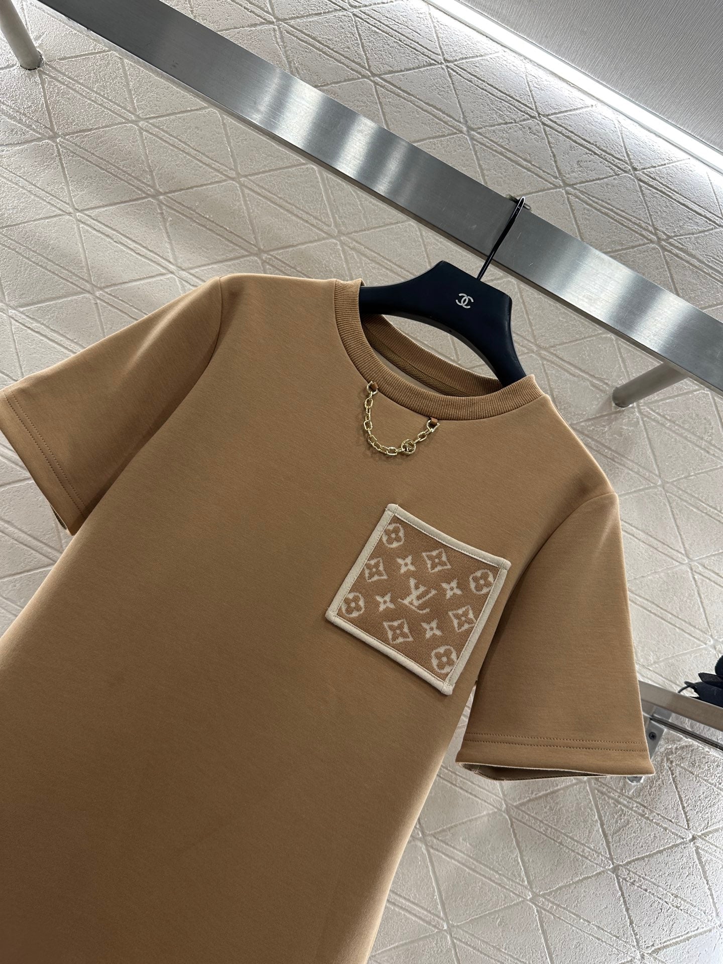 L 25 Jacquard cotton polyester blend short sleeved shirt  (KHAKI/BLACK)