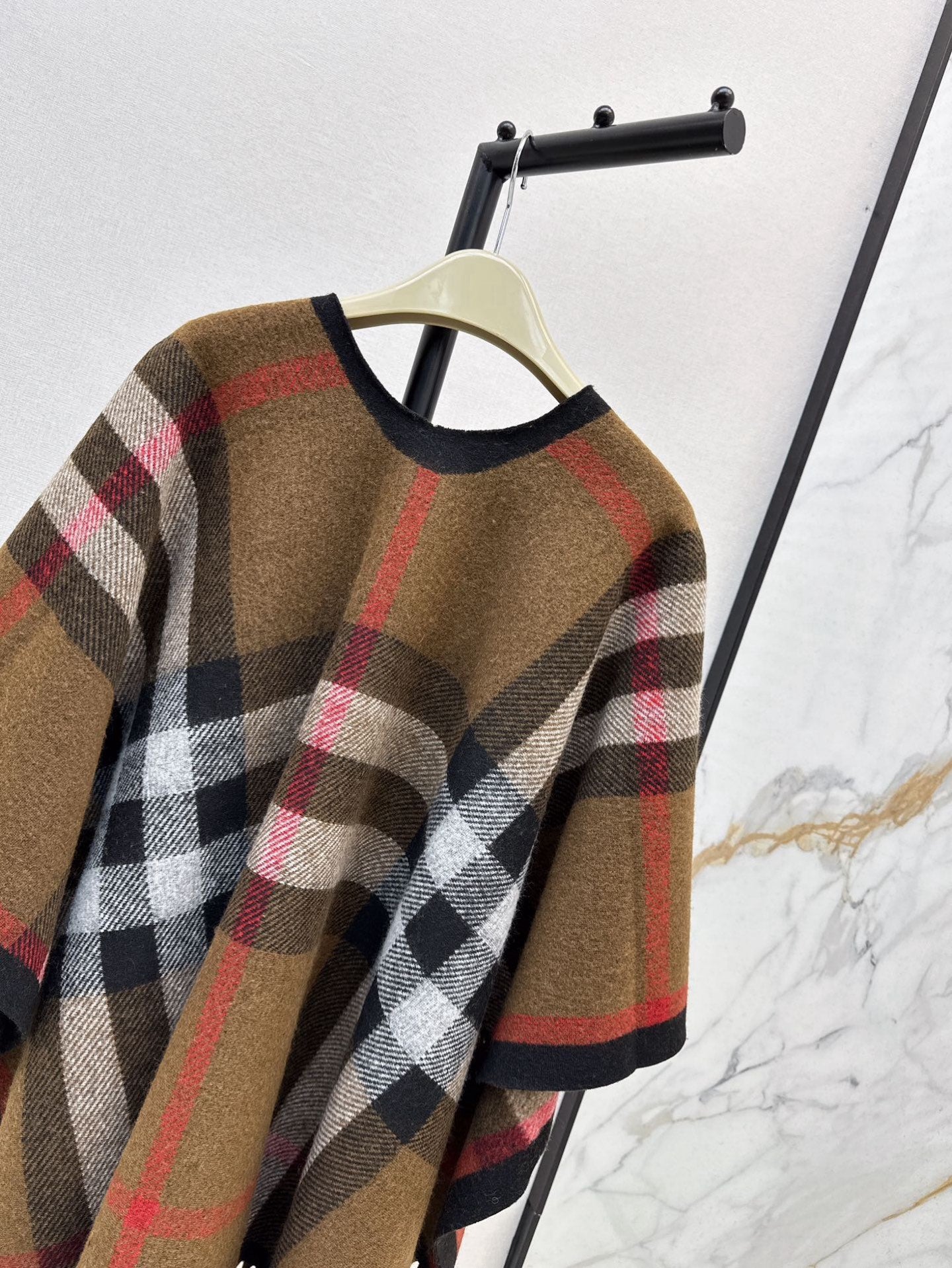 Bur 25fw New classic plaid pattern wool shawl scarf