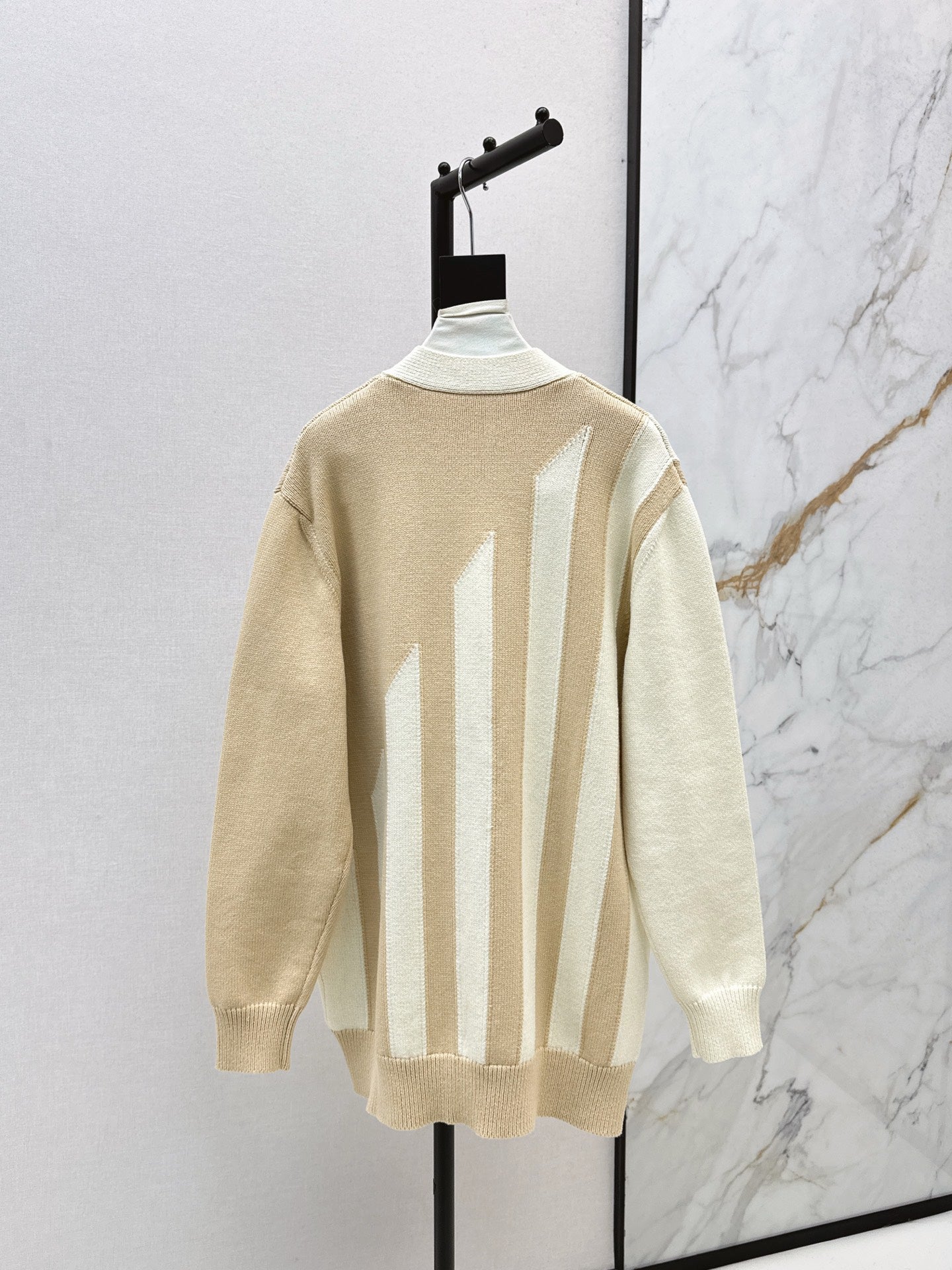 He 25 New premium V-neck knitted cardigan