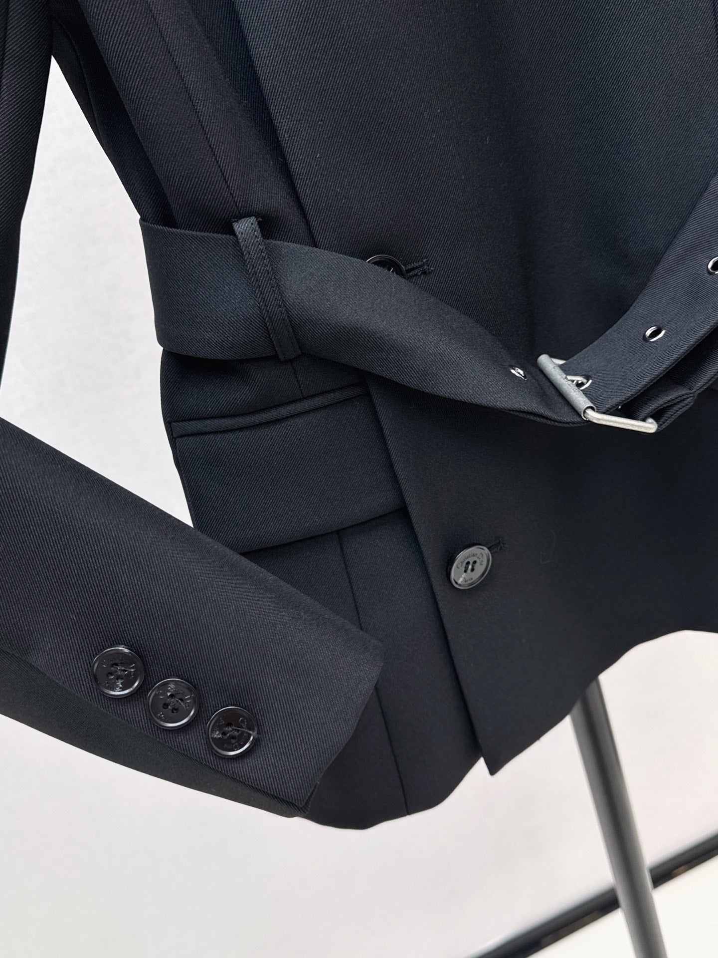 Di 25 New slanted buckle waistband suit jacket（WHITE/BLACK）