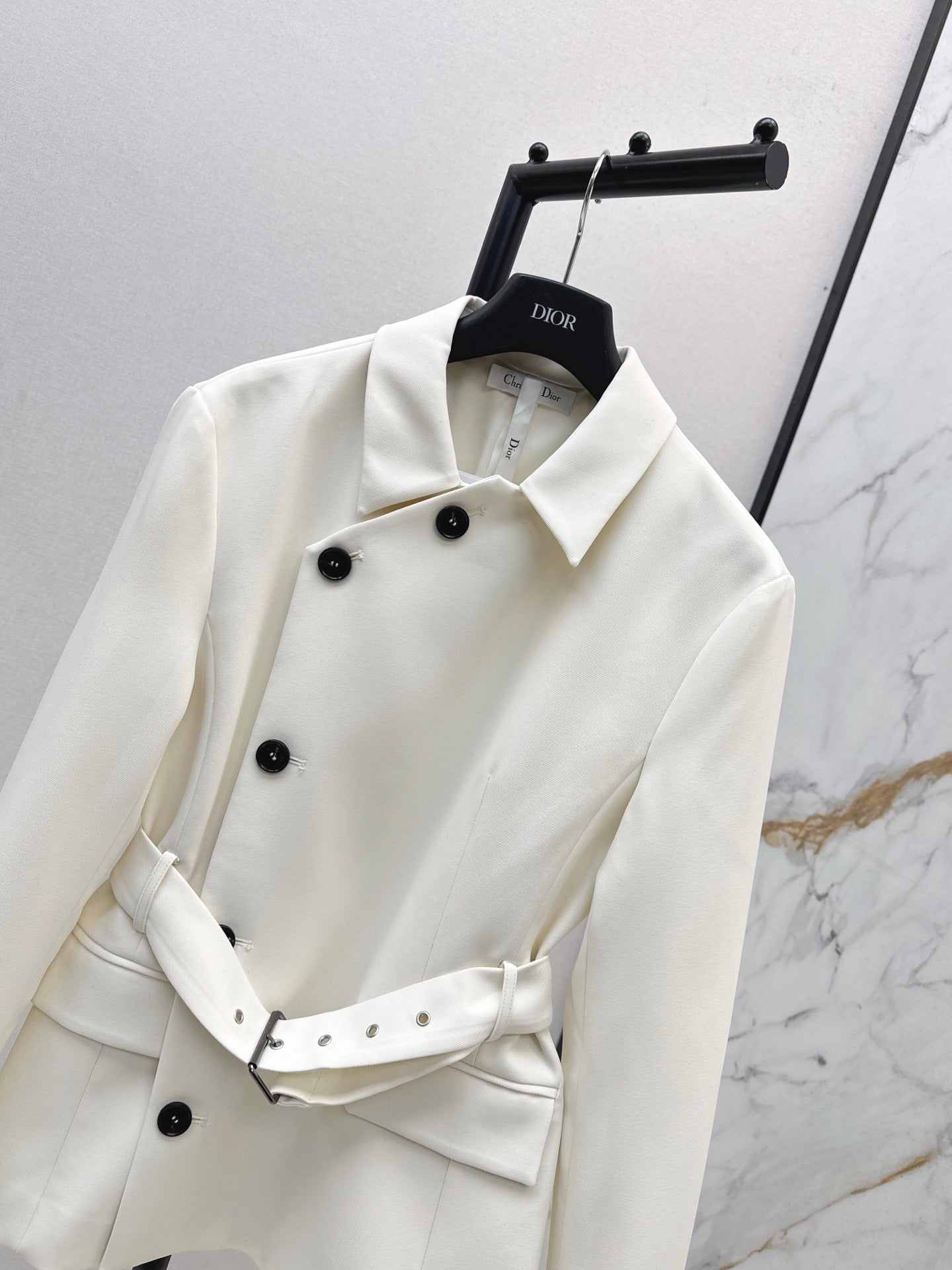 Di 25 New slanted buckle waistband suit jacket（WHITE/BLACK）