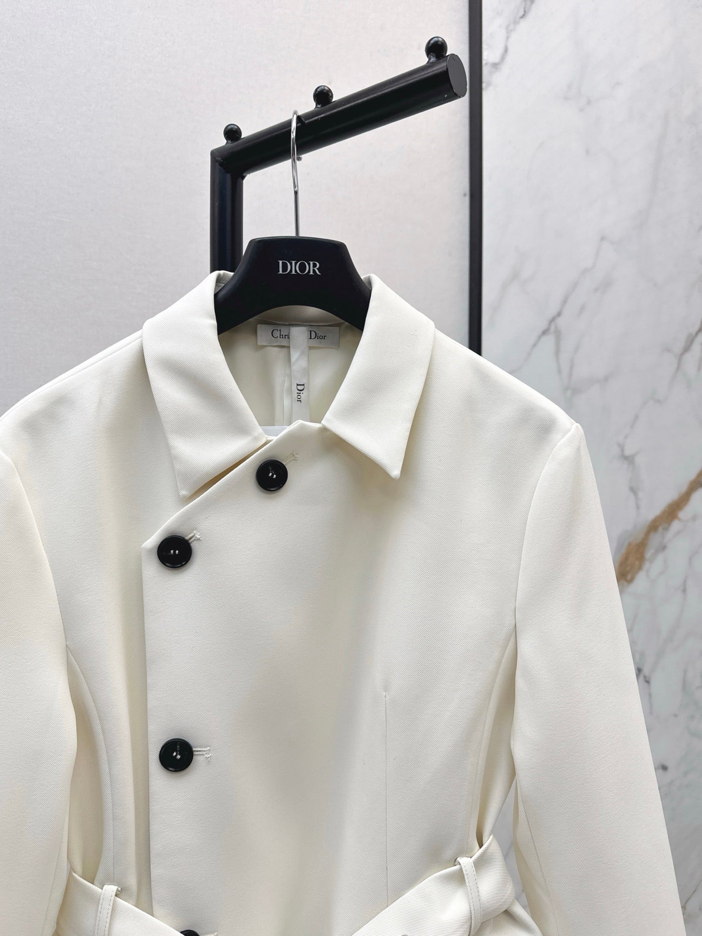 Di 25 New slanted buckle waistband suit jacket（WHITE/BLACK）