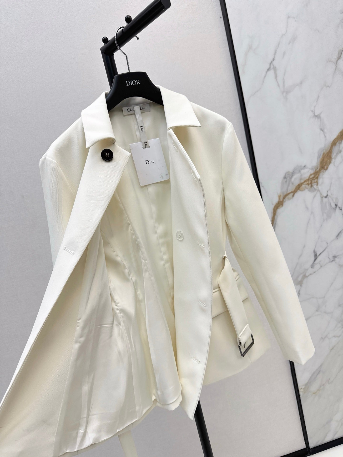 Di 25 New slanted buckle waistband suit jacket（WHITE/BLACK）