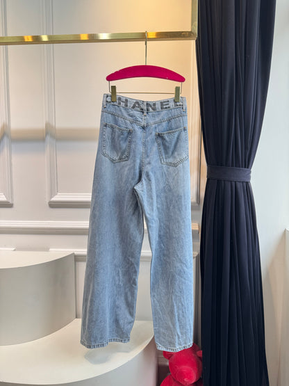 C 25 New distressed light wash jeans with logo letter design on waist