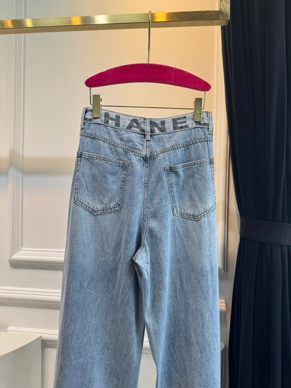 C 25 New distressed light wash jeans with logo letter design on waist