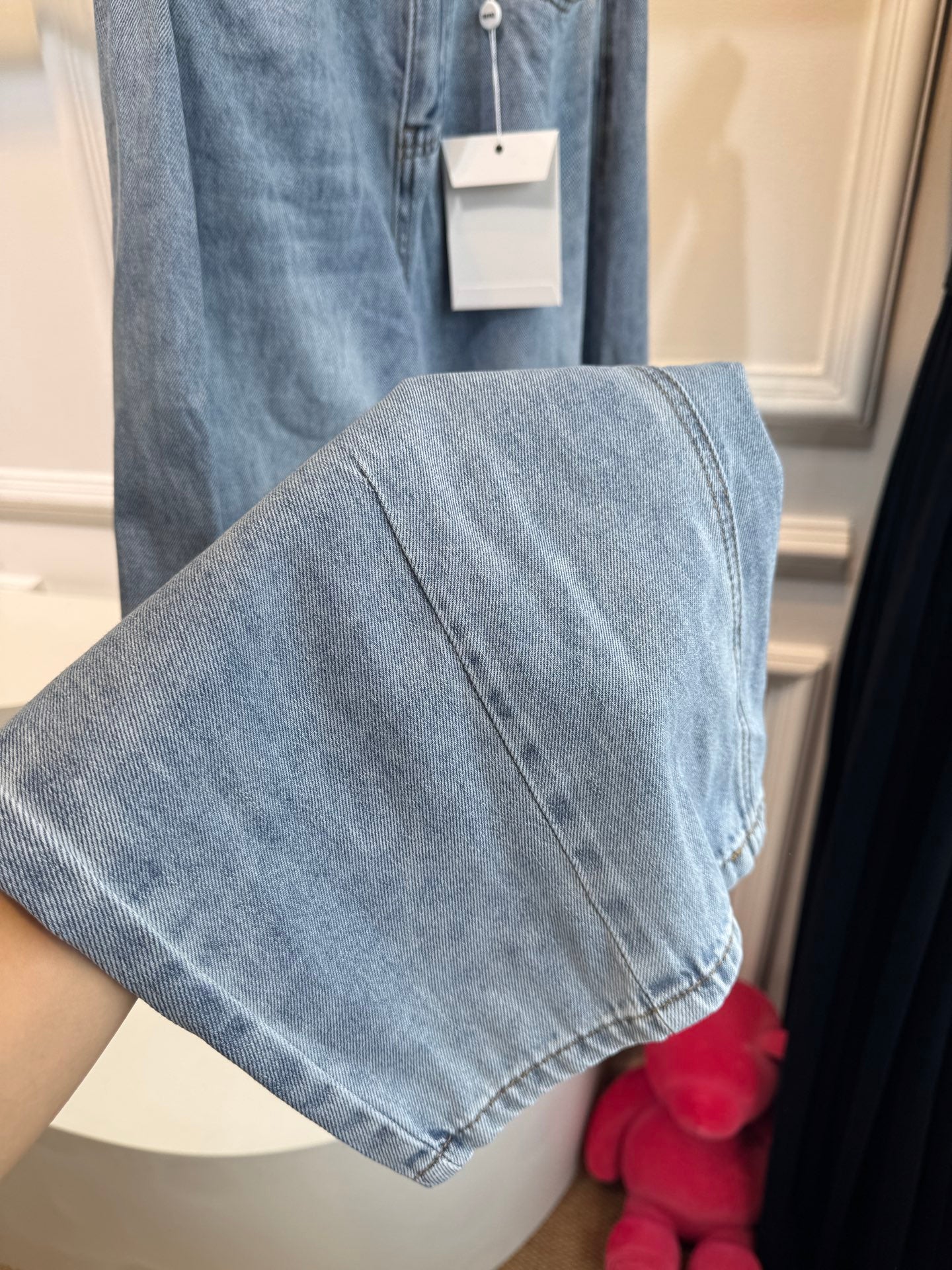 C 25 New distressed light wash jeans with logo letter design on waist