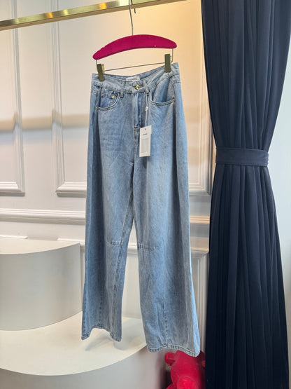 C 25 New distressed light wash jeans with logo letter design on waist