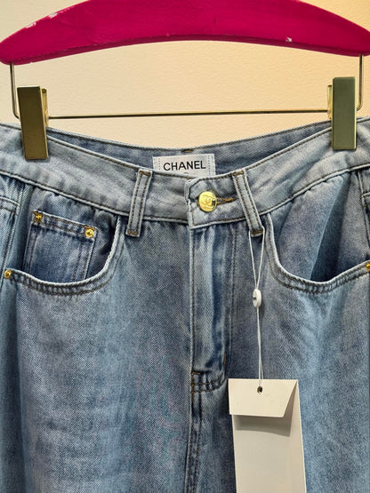 C 25 New distressed light wash jeans with logo letter design on waist