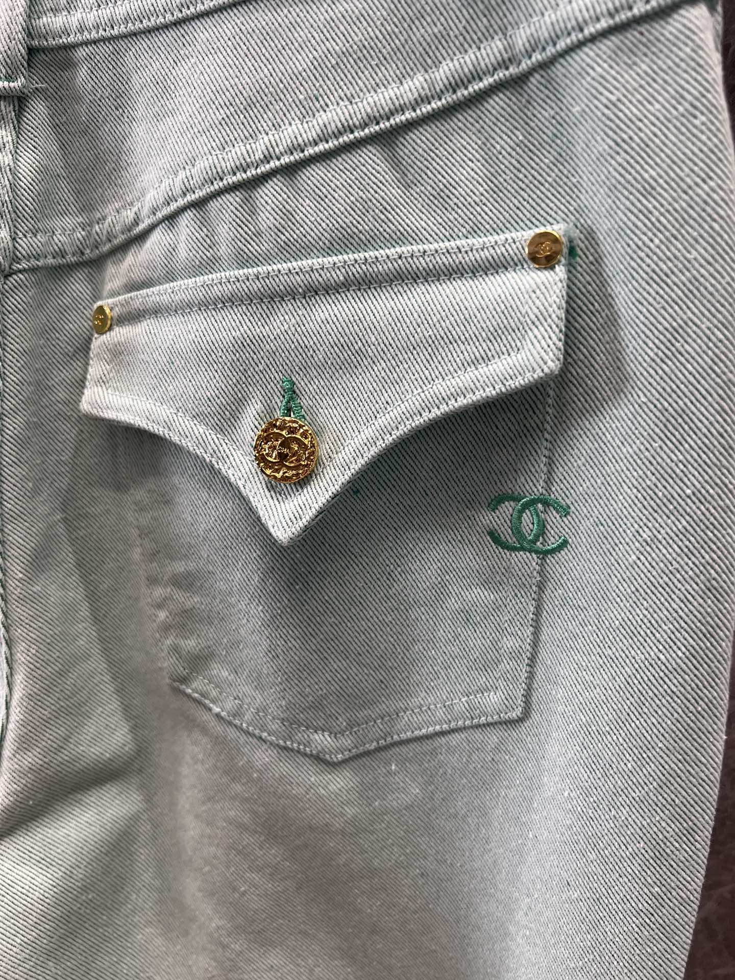 C 25 Two-button micro-logo embroidered green jeans