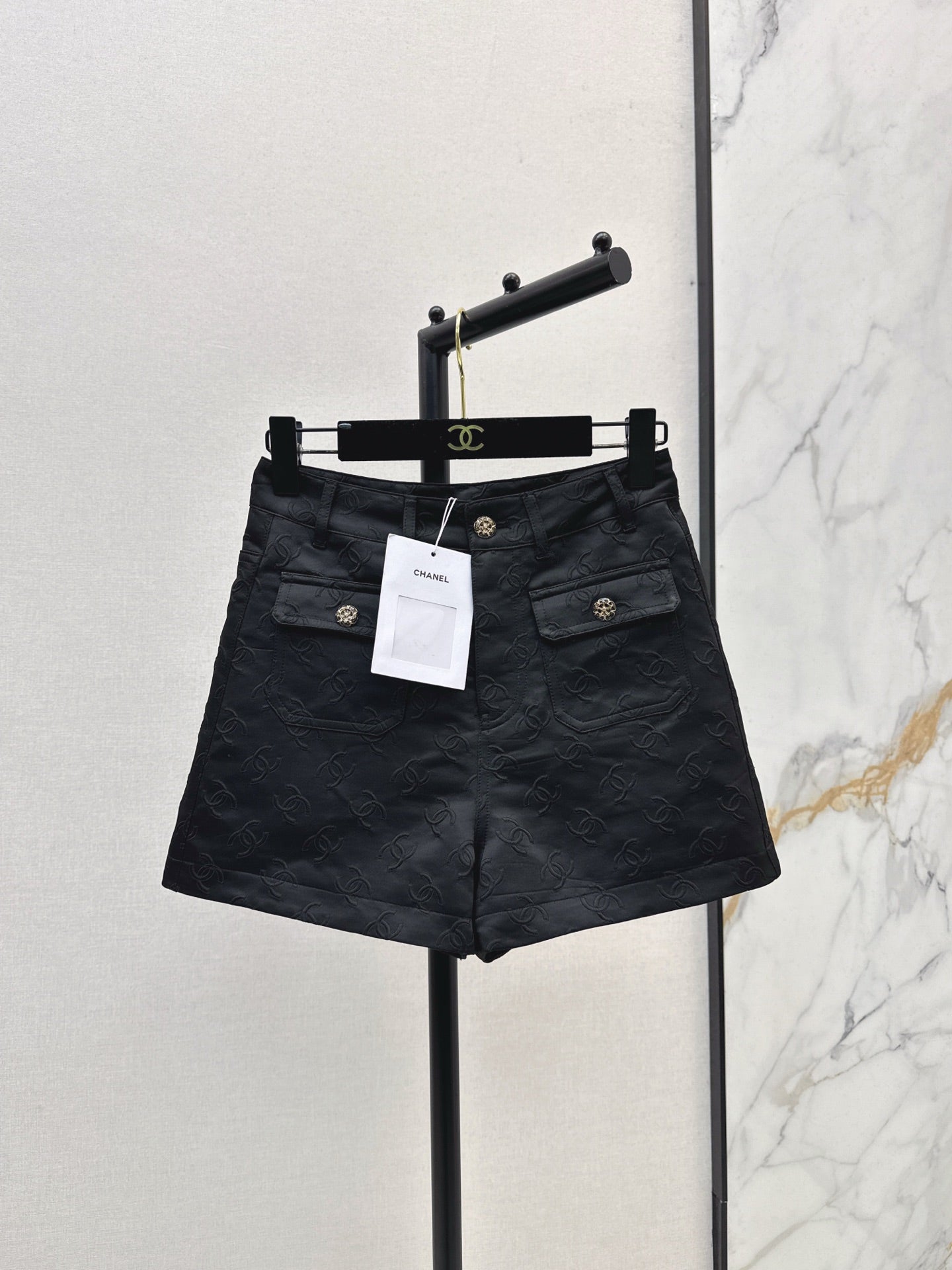 C 25 New jacquard logo shorts