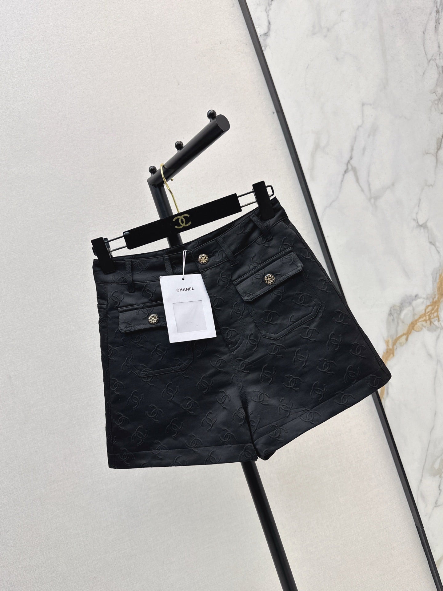 C 25 New jacquard logo shorts