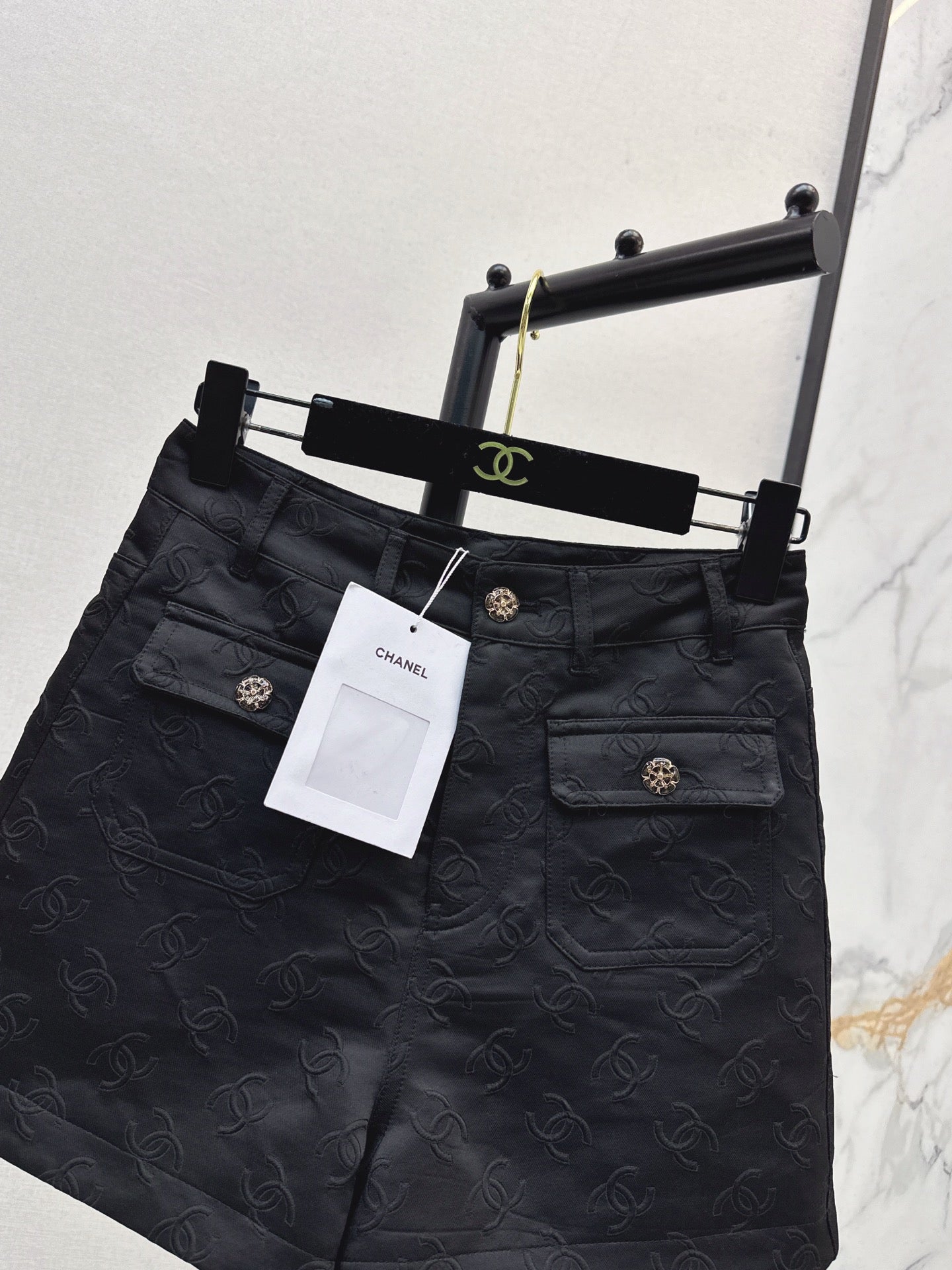 C 25 New jacquard logo shorts