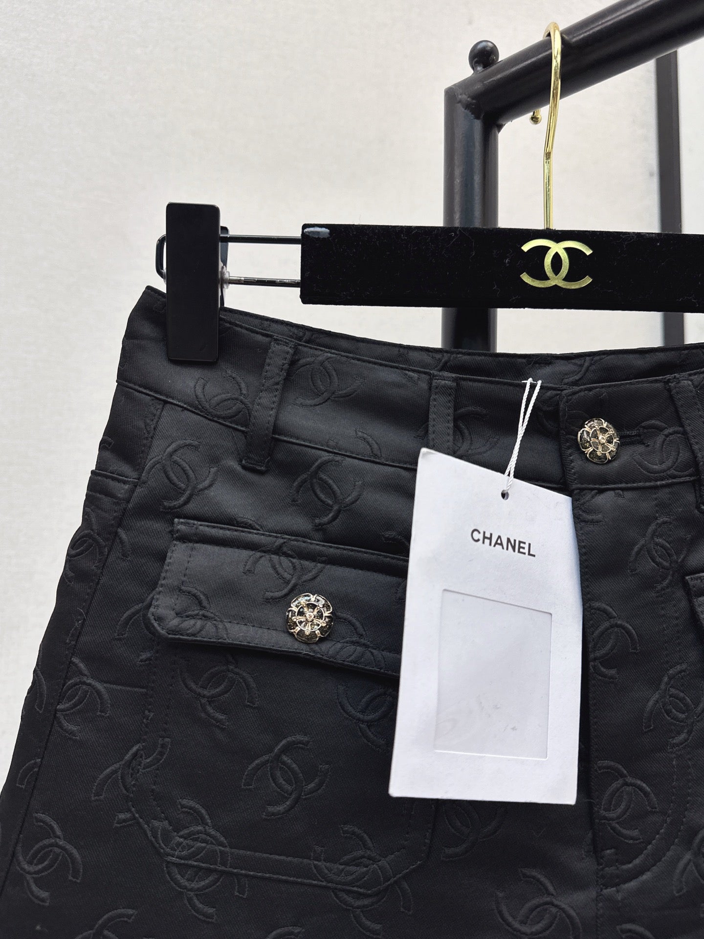 C 25 New jacquard logo shorts