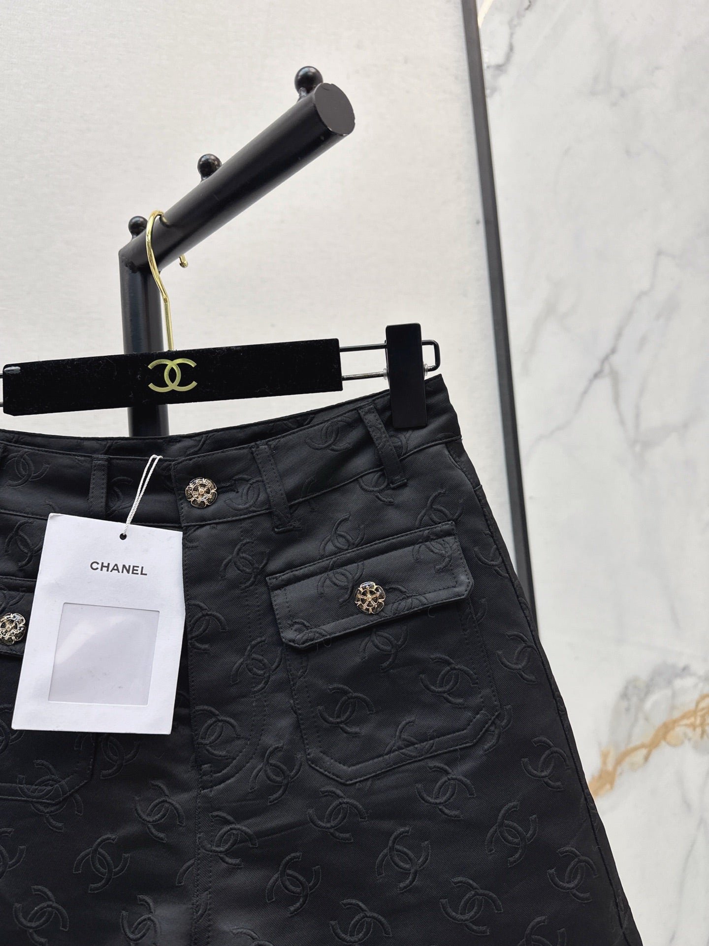 C 25 New jacquard logo shorts