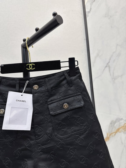 C 25 New jacquard logo shorts