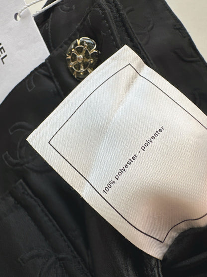 C 25 New jacquard logo shorts
