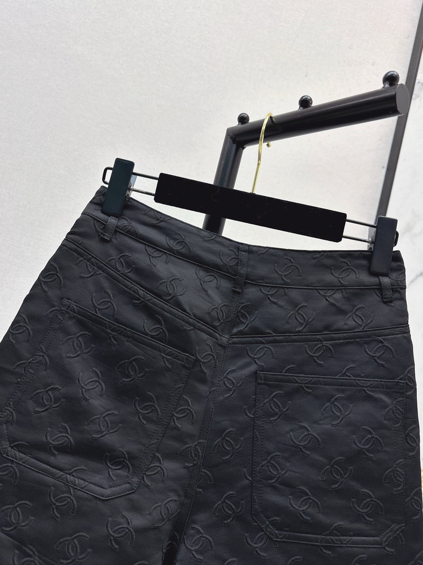 C 25 New jacquard logo shorts