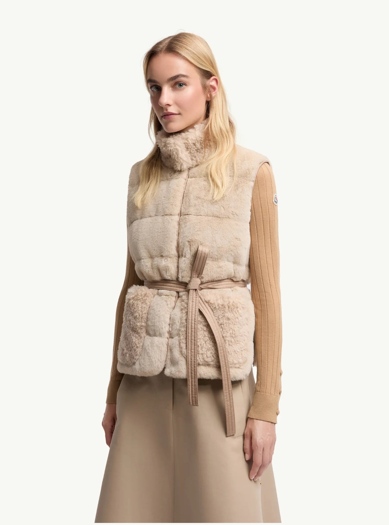 Mon 25 Fluffy stand-up collar down short vest