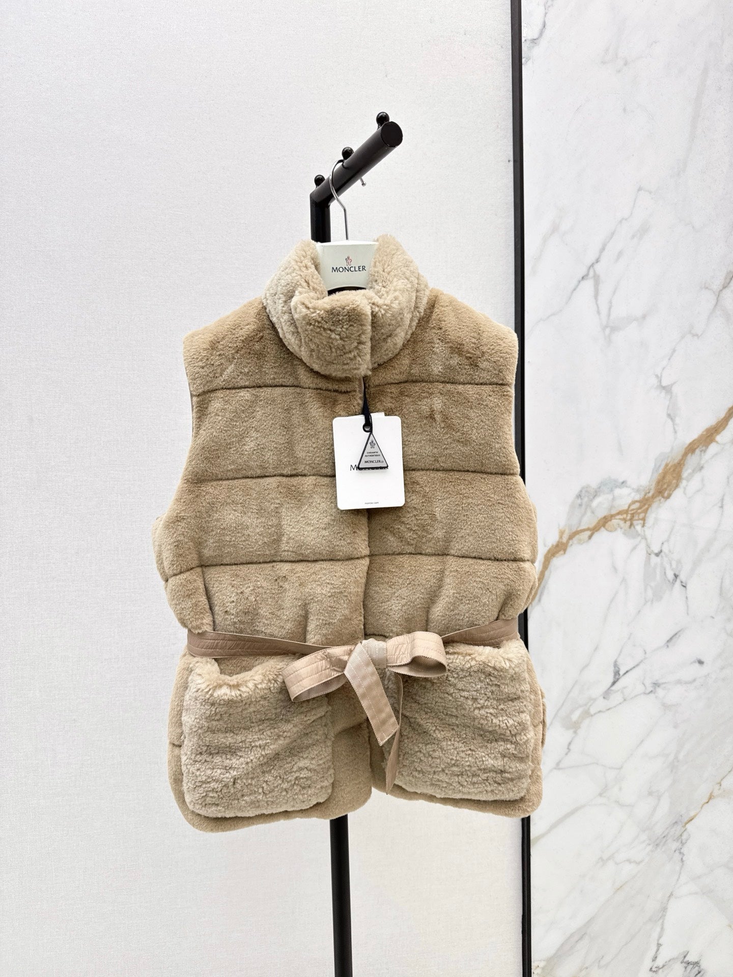 Mon 25 Fluffy stand-up collar down short vest