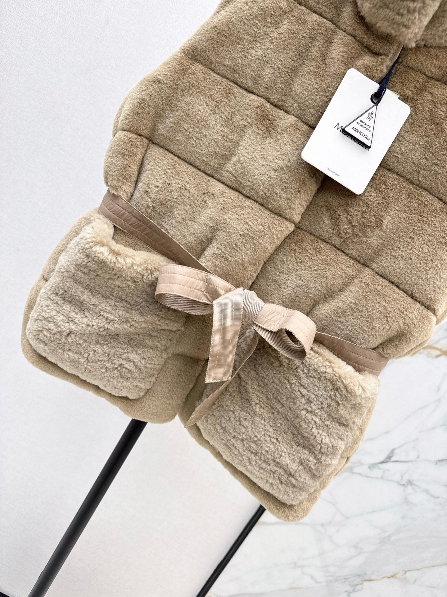 Mon 25 Fluffy stand-up collar down short vest