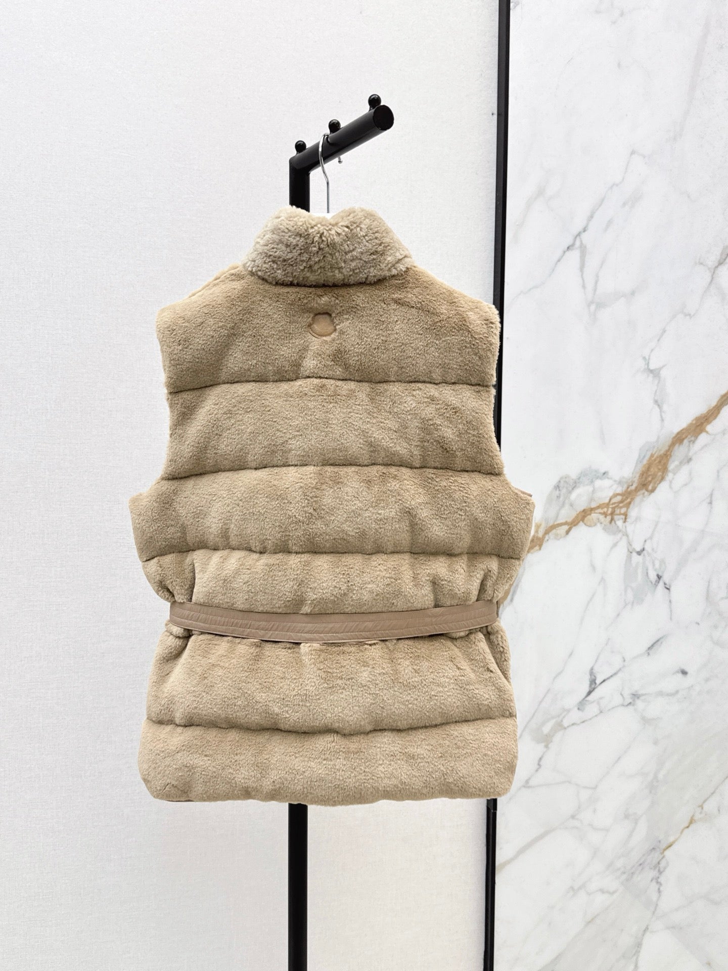 Mon 25 Fluffy stand-up collar down short vest