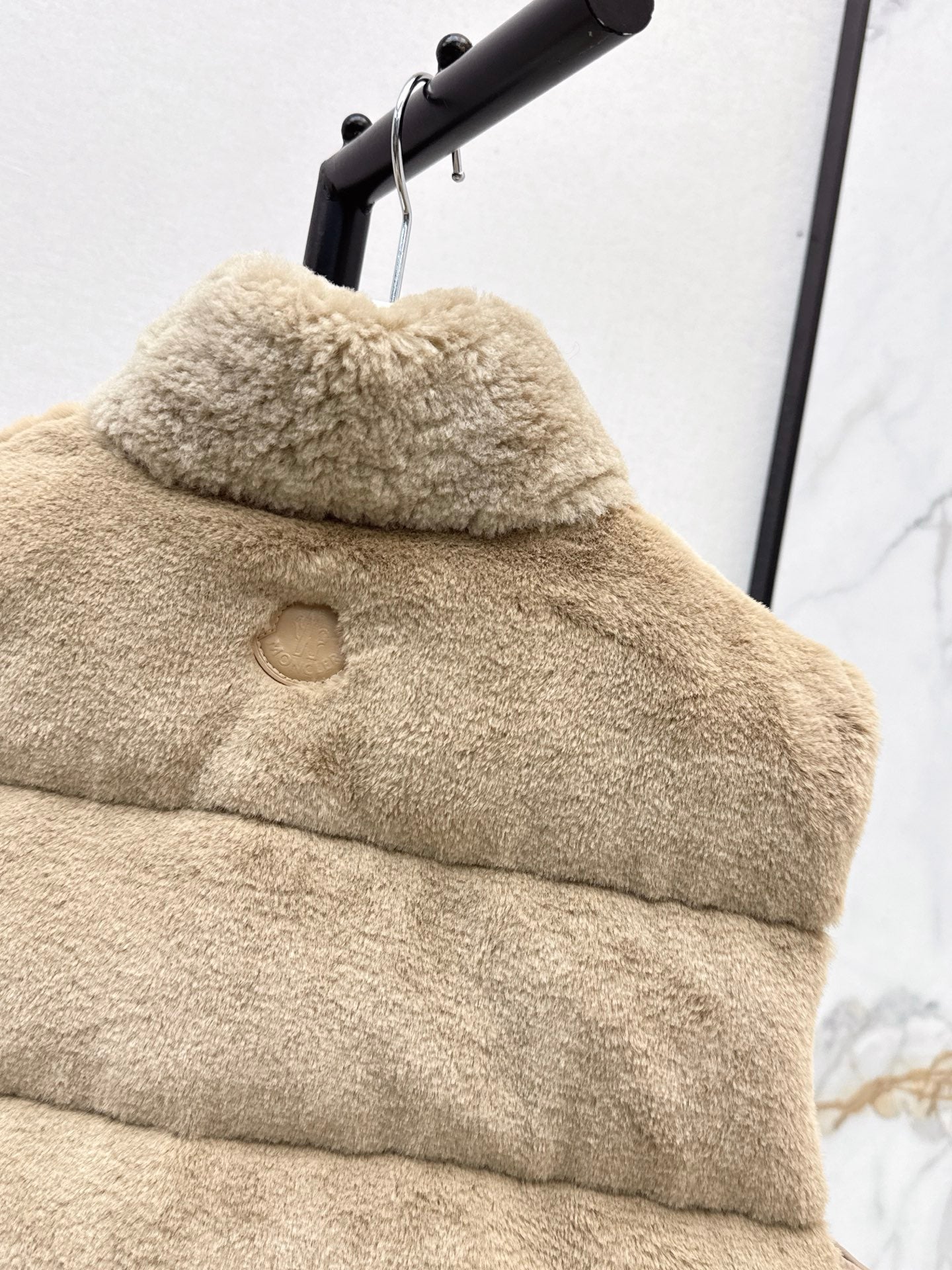 Mon 25 Fluffy stand-up collar down short vest