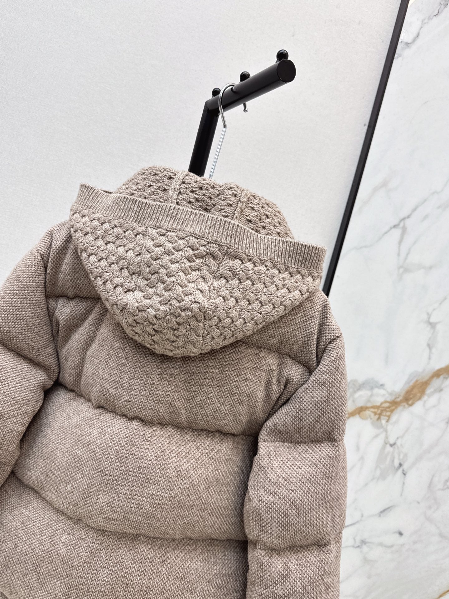 Lor 25 New down jacket with detachable wool hood
