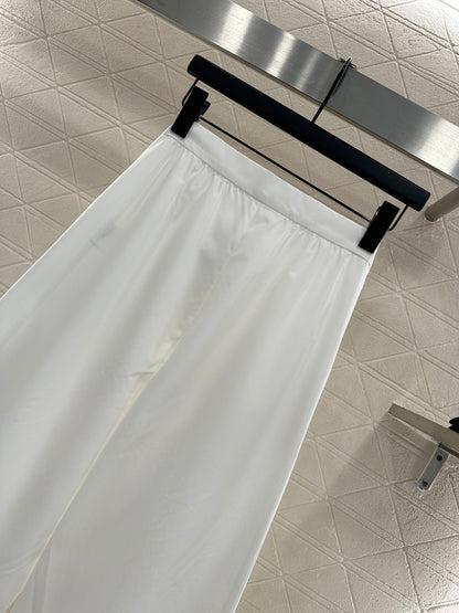 C 25 Pure white model trousers